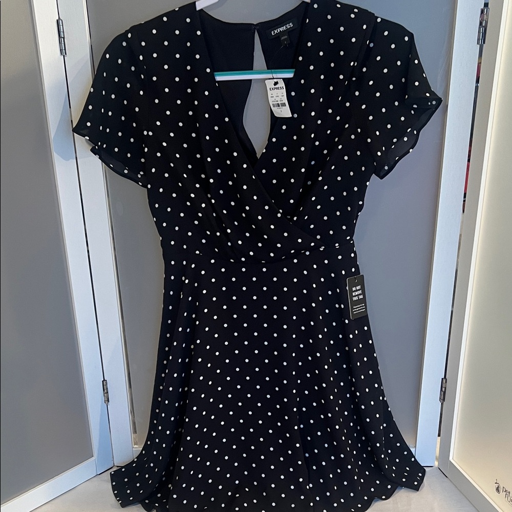 Express Women's Polka Dot V-Neck Short Flutter Sleeve Dress black white  2 nwt